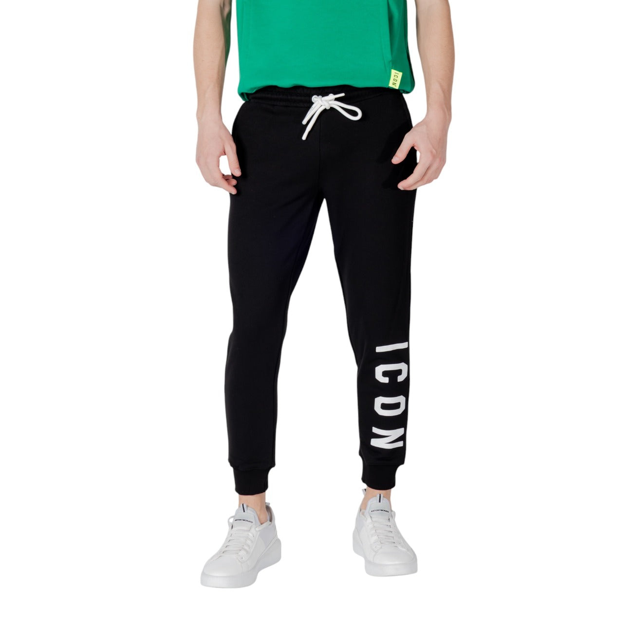 Urban Sportswear: Die Icon Hose in Schwarz