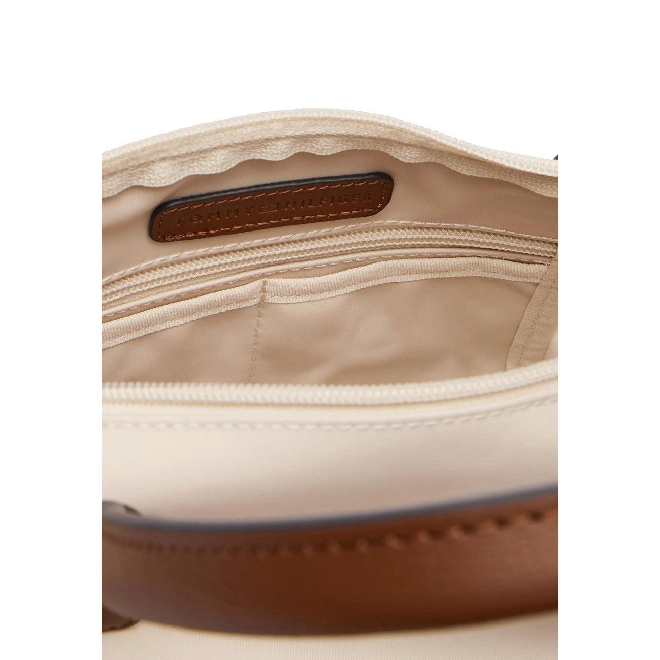 Summer Essential: Die weiße Tommy Hilfiger "Popette Mini Tote"