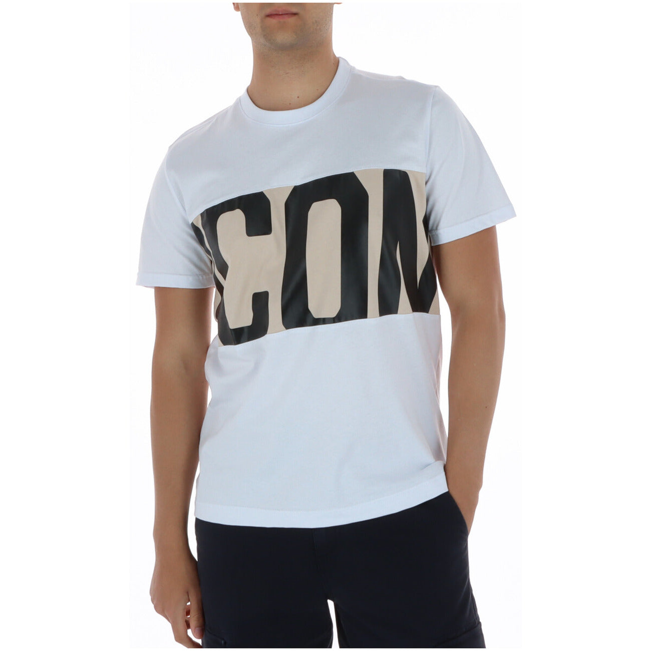 Monochrome Heritage: Das Icon Print T-Shirt in Schwarz und Weiß