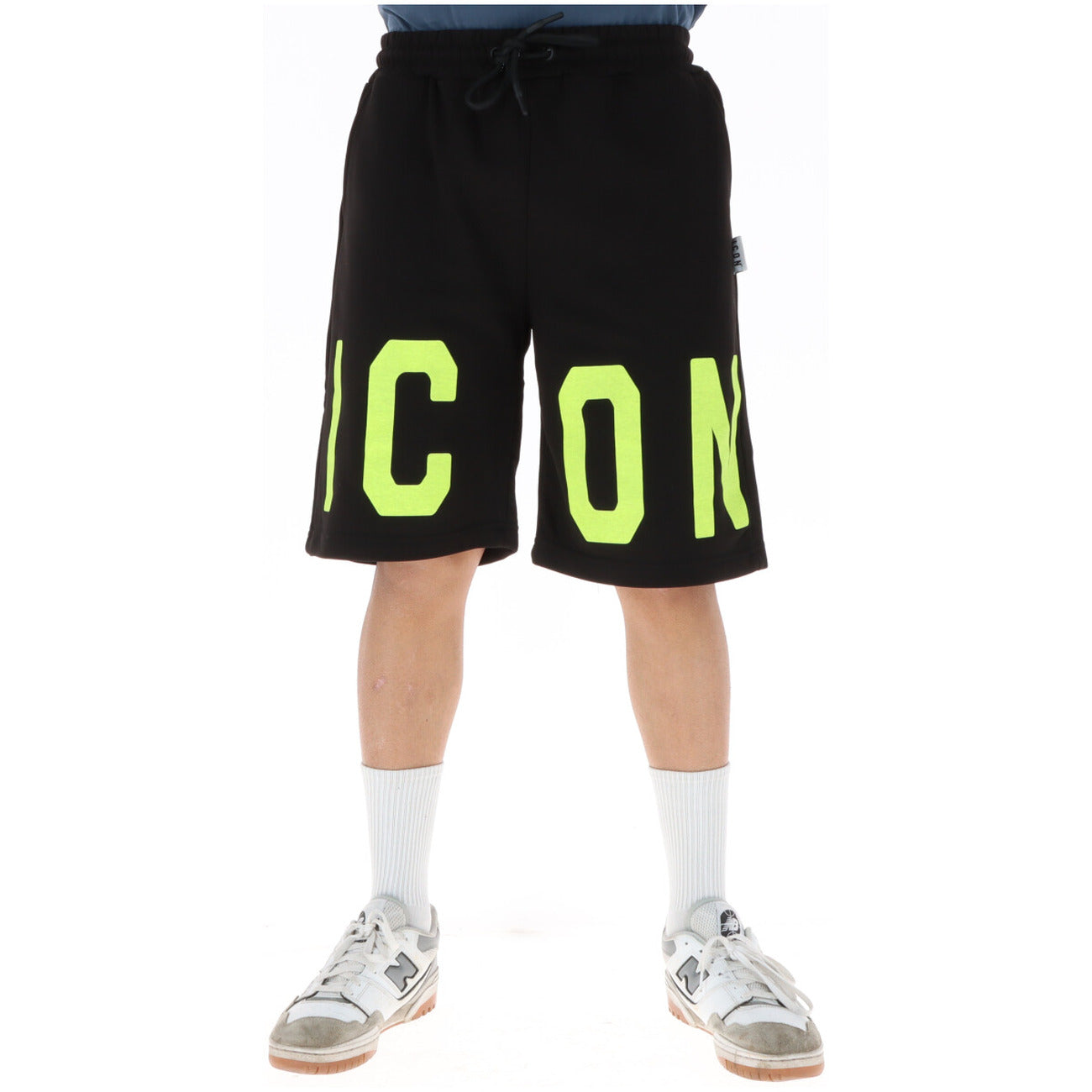 Icon Bermudas Herren Weiß – Sommerlicher Style mit modernem Print