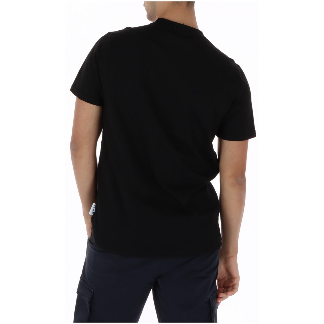 Monochrome Heritage: Das Icon Print T-Shirt in Schwarz und Weiß