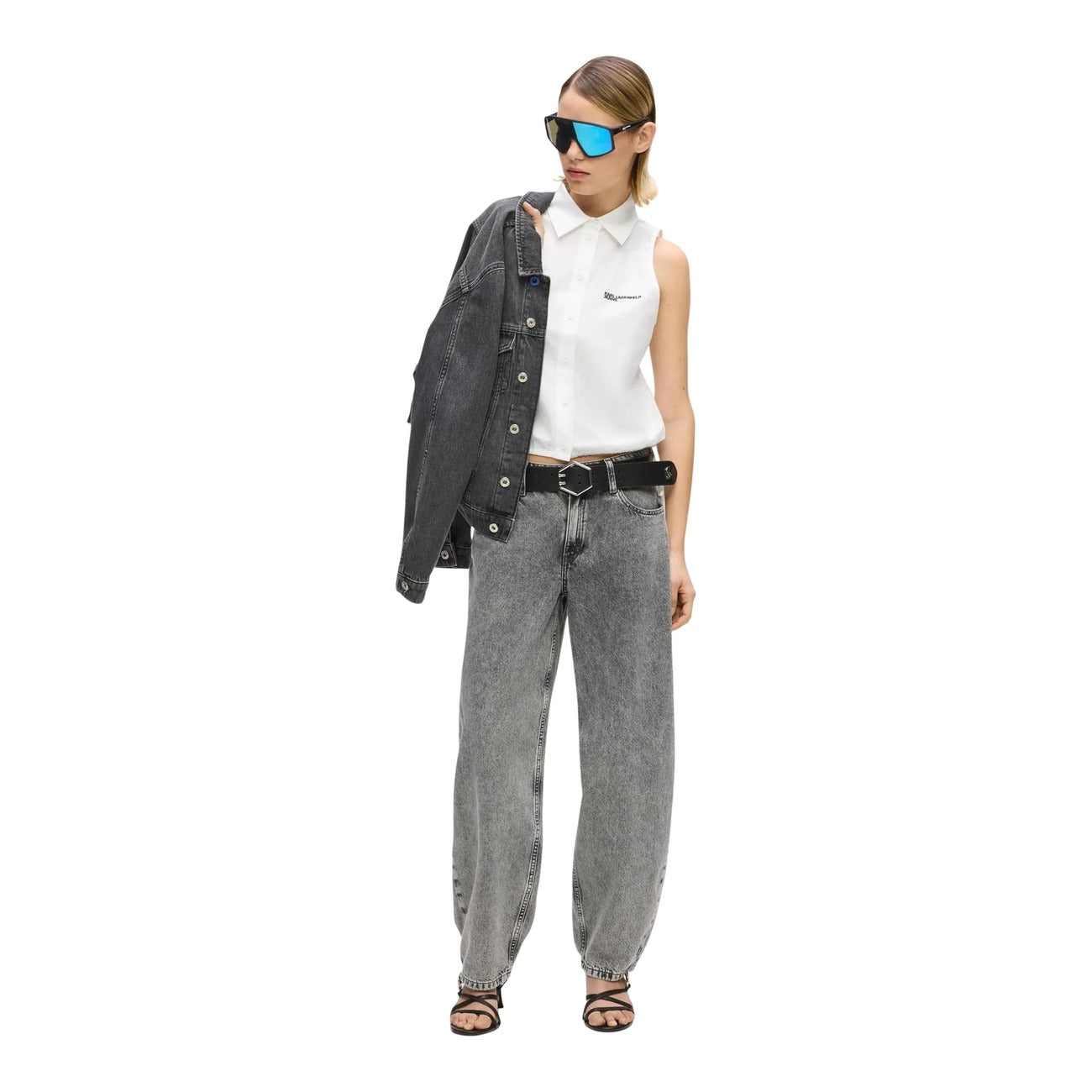 Iconic Summer White: Die ärmellose Bluse von Karl Lagerfeld Jeans