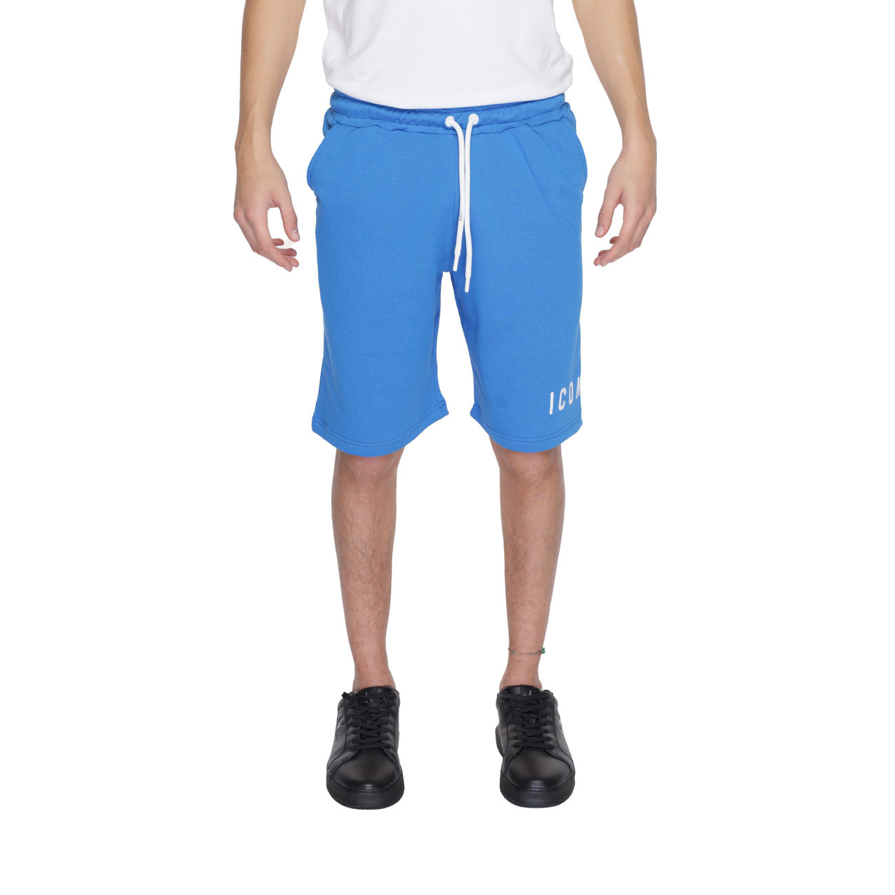 Azure Breeze: Die Icon Bermuda-Shorts in leuchtendem Azurblau